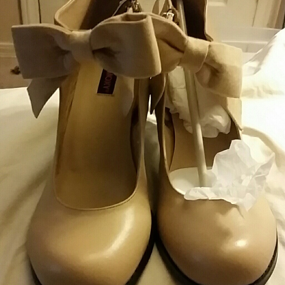 Nice pair of shoes with bow